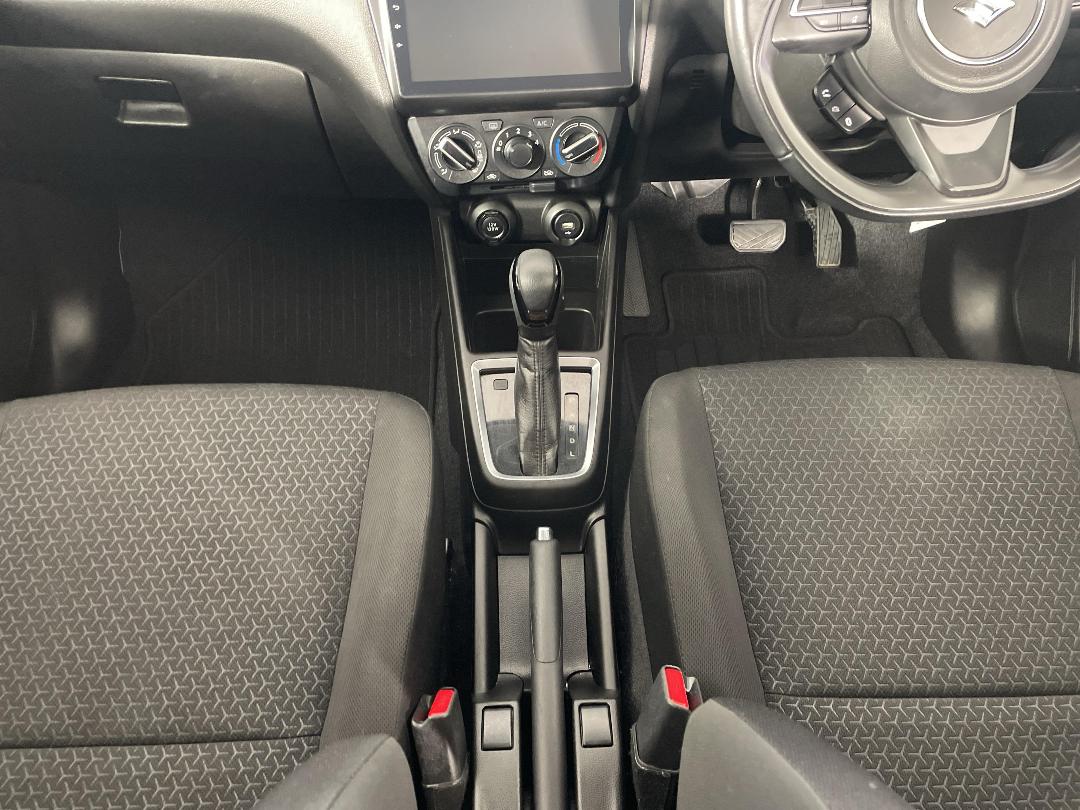 Photo '18' of Suzuki Swift