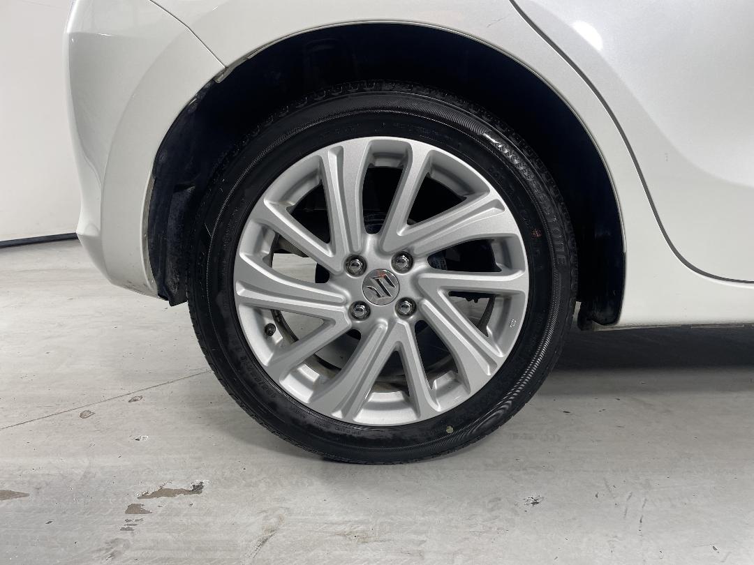 Photo '12' of Suzuki Swift