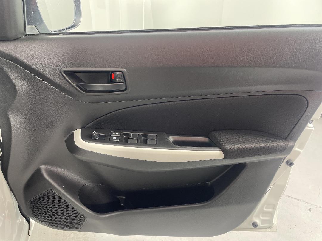 Photo '15' of Suzuki Swift