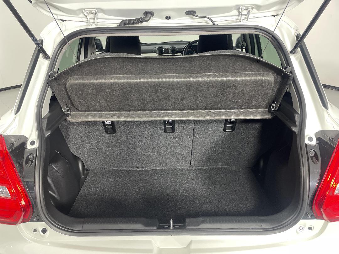 Photo '14' of Suzuki Swift