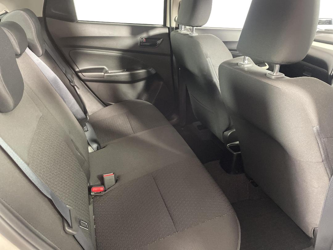 Photo '20' of Suzuki Swift