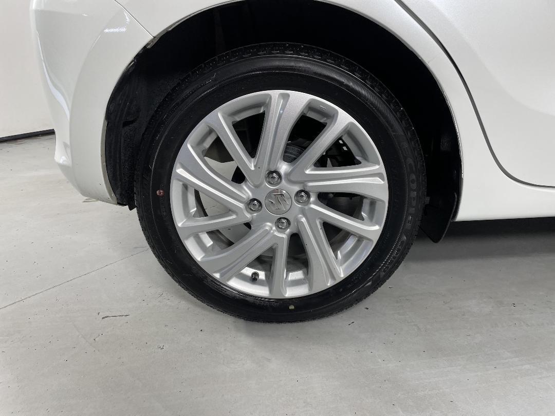 Photo '12' of Suzuki Swift