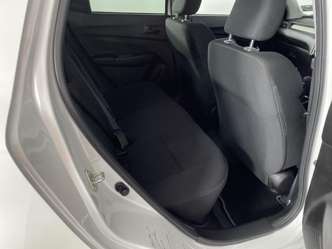 Photo '20' of Suzuki Swift