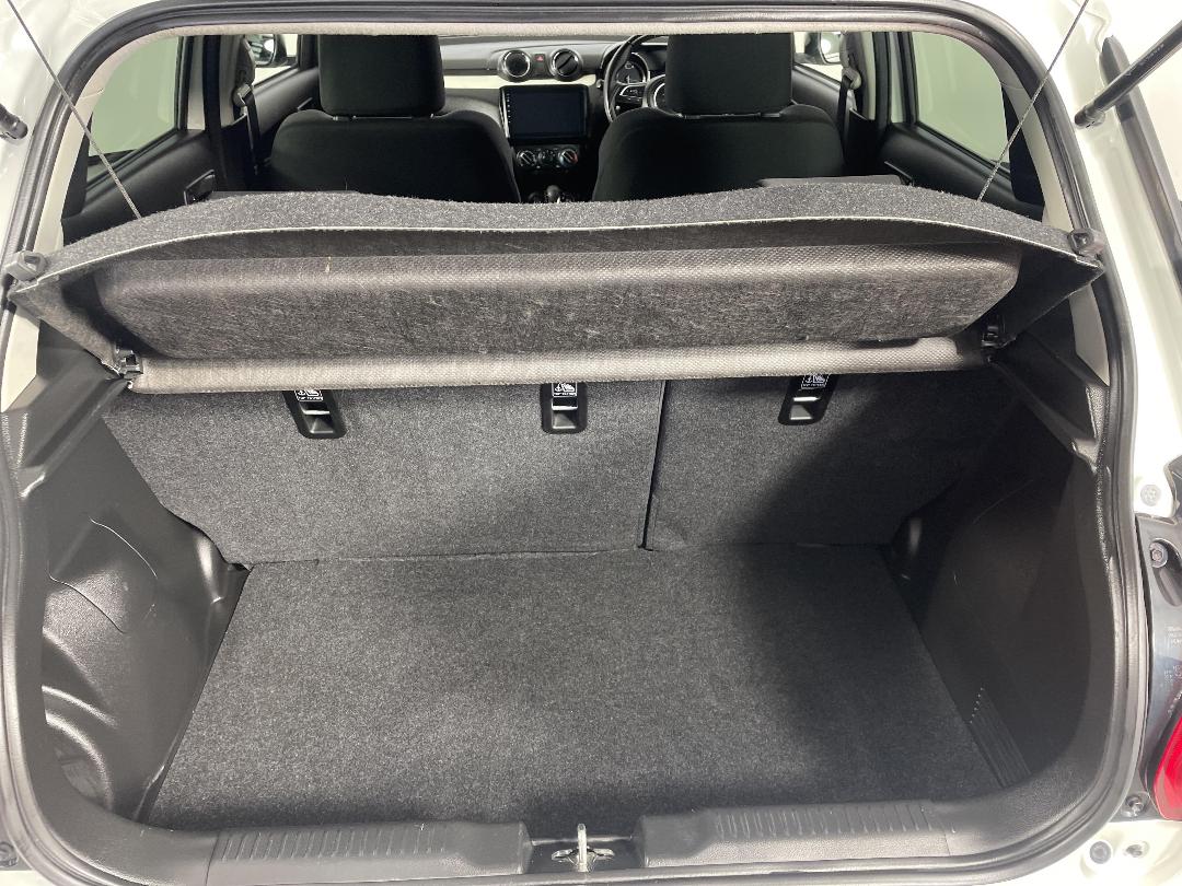 Photo '14' of Suzuki Swift Photo '14' of Suzuki Swift