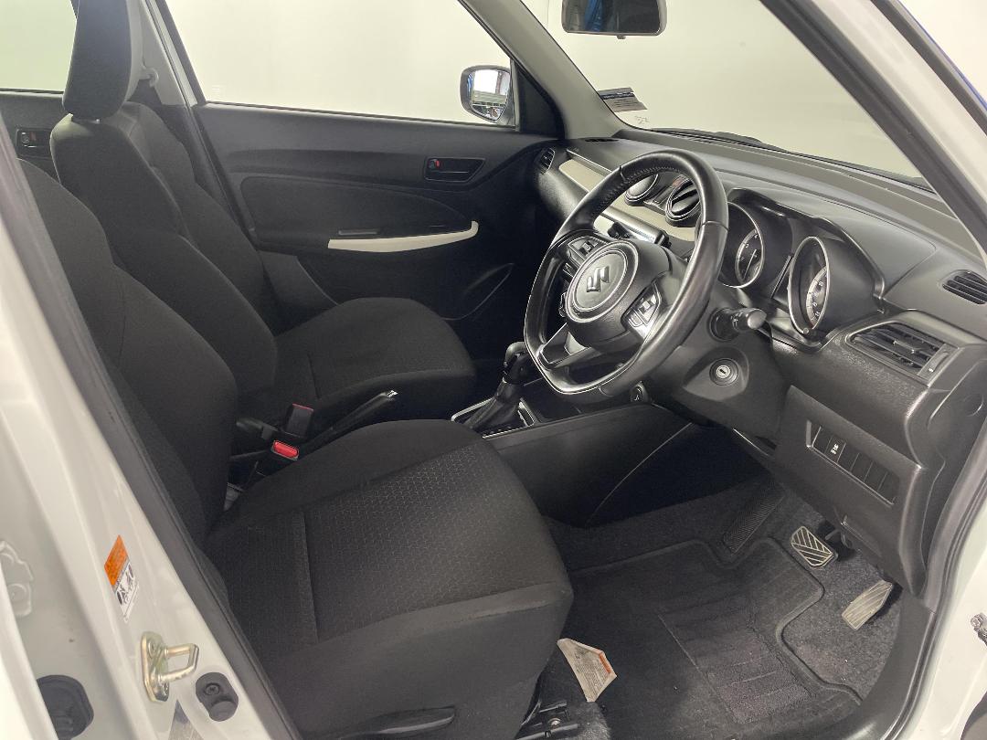 Photo '16' of Suzuki Swift Photo '16' of Suzuki Swift