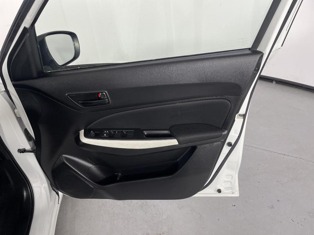 Photo '15' of Suzuki Swift Photo '15' of Suzuki Swift