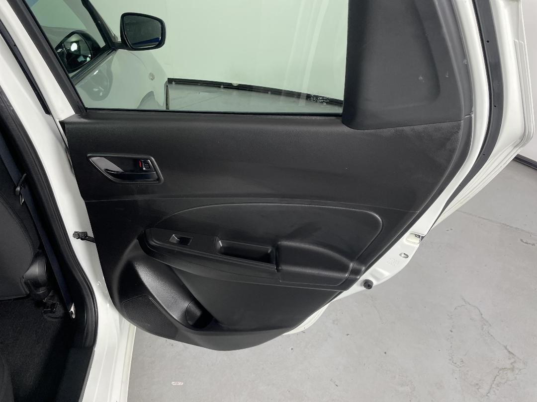 Photo '19' of Suzuki Swift Photo '19' of Suzuki Swift