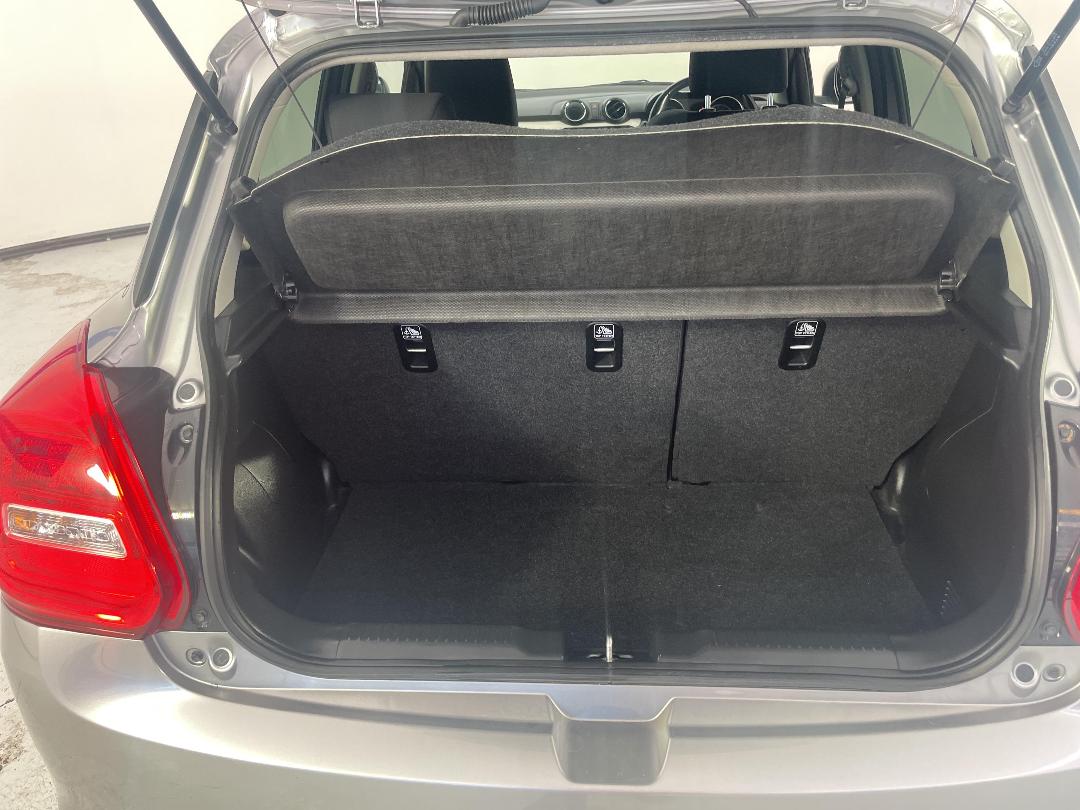 Photo '14' of Suzuki Swift Photo '14' of Suzuki Swift