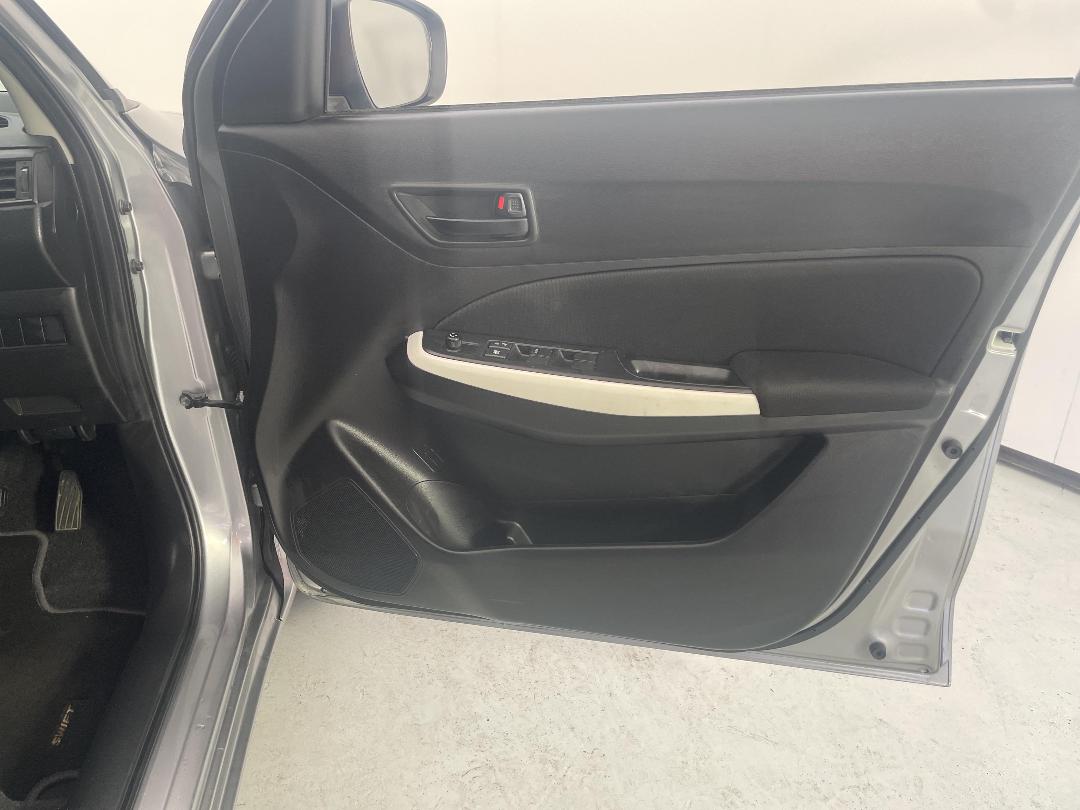 Photo '15' of Suzuki Swift Photo '15' of Suzuki Swift