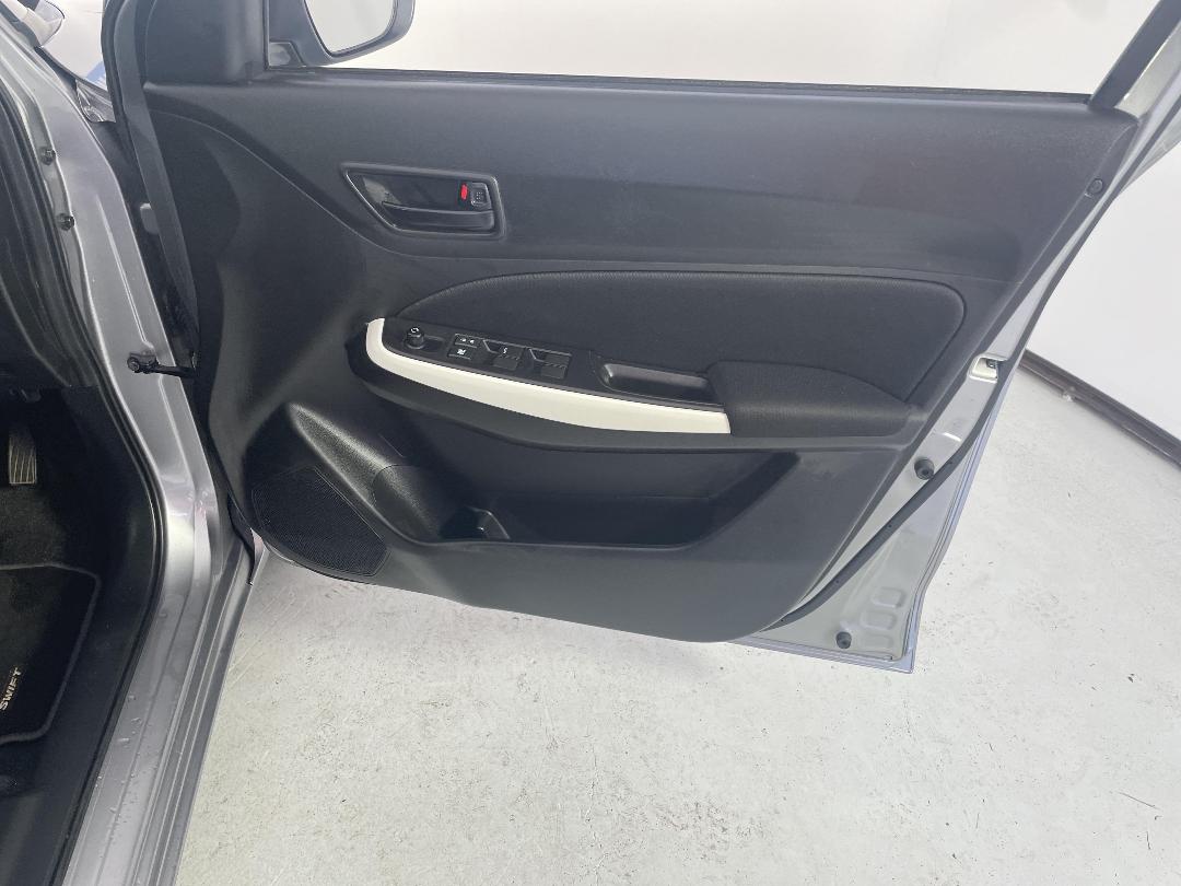 Photo '15' of Suzuki Swift Photo '15' of Suzuki Swift