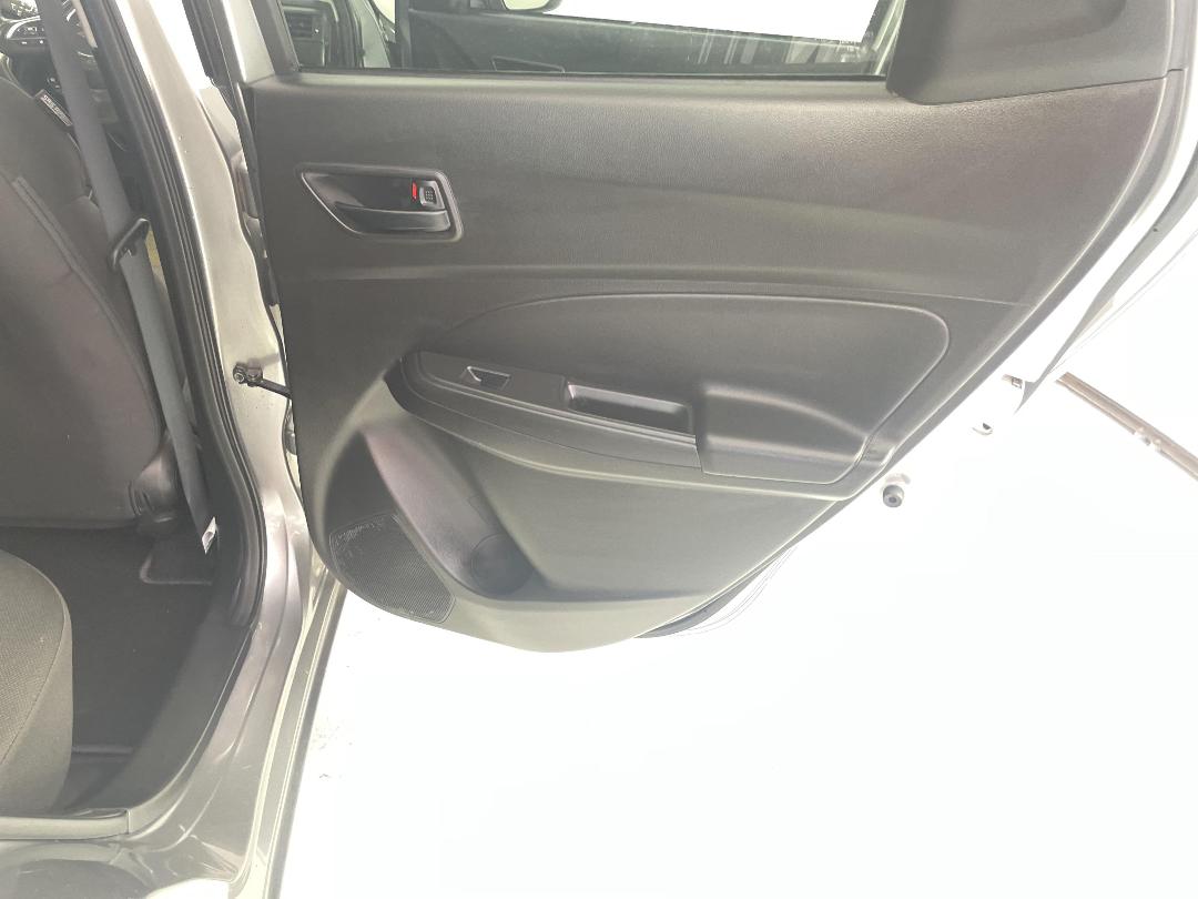 Photo '19' of Suzuki Swift Photo '19' of Suzuki Swift