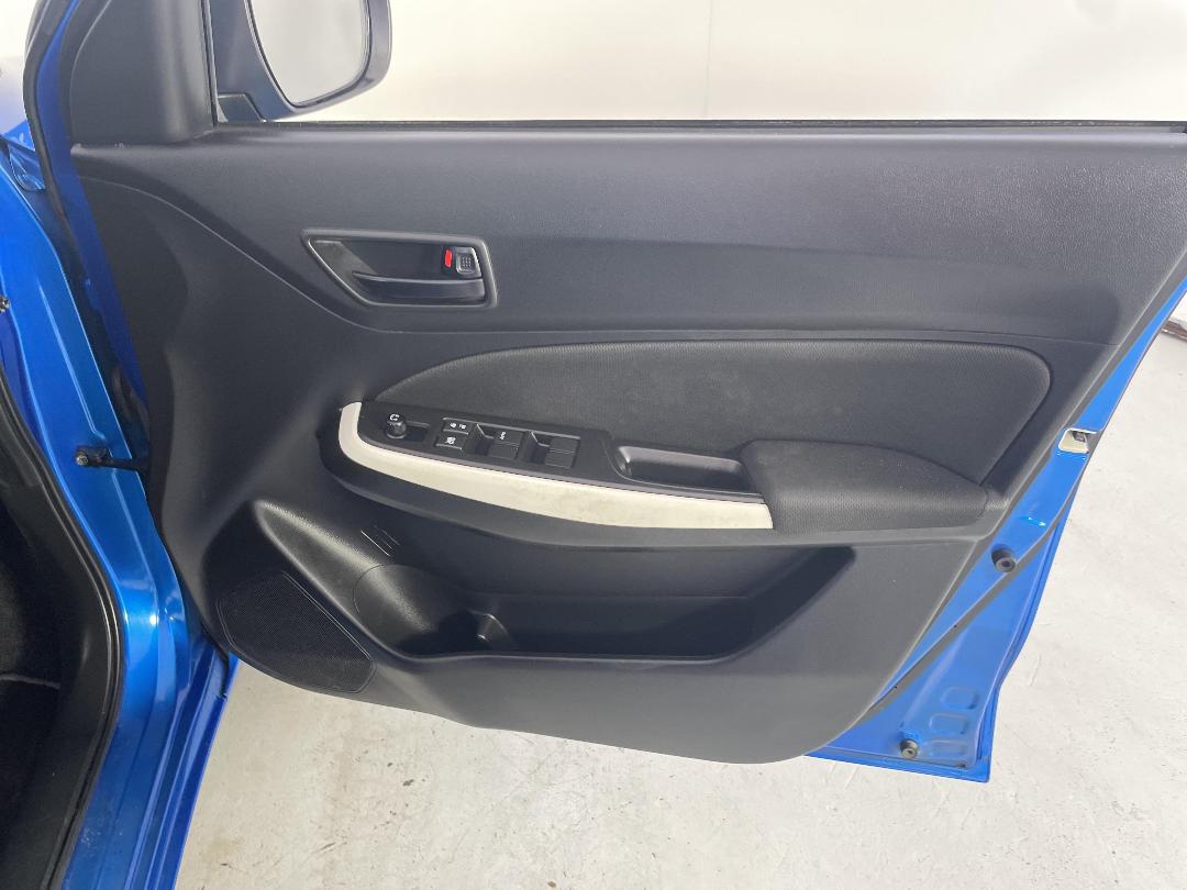 Photo '15' of Suzuki Swift