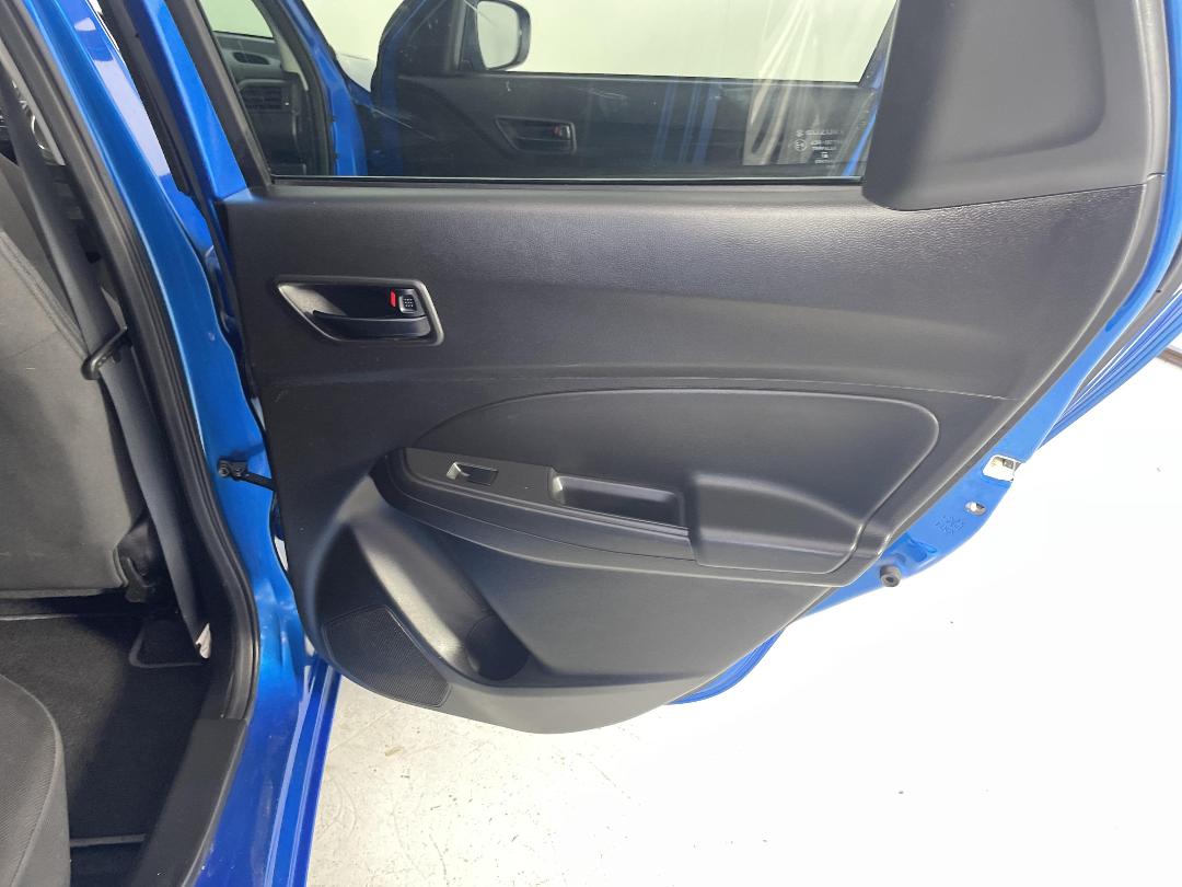 Photo '19' of Suzuki Swift