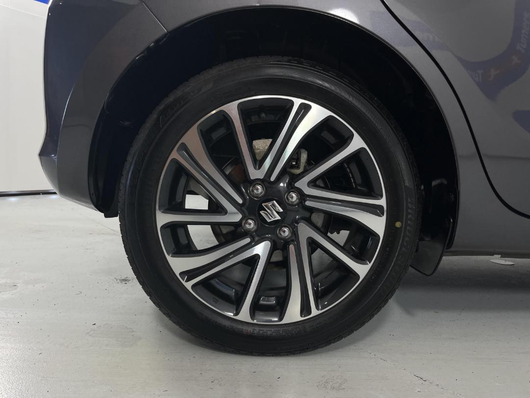 Photo '12' of Suzuki Swift Photo '12' of Suzuki Swift