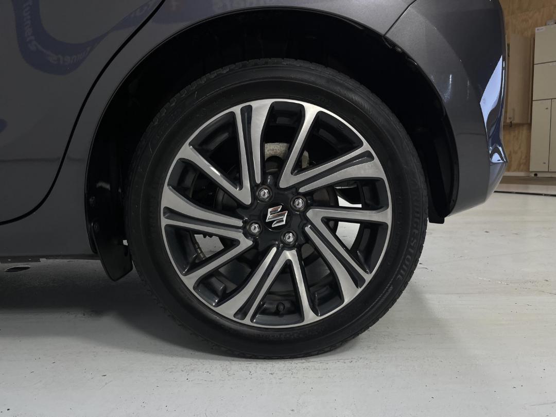 Photo '11' of Suzuki Swift Photo '11' of Suzuki Swift