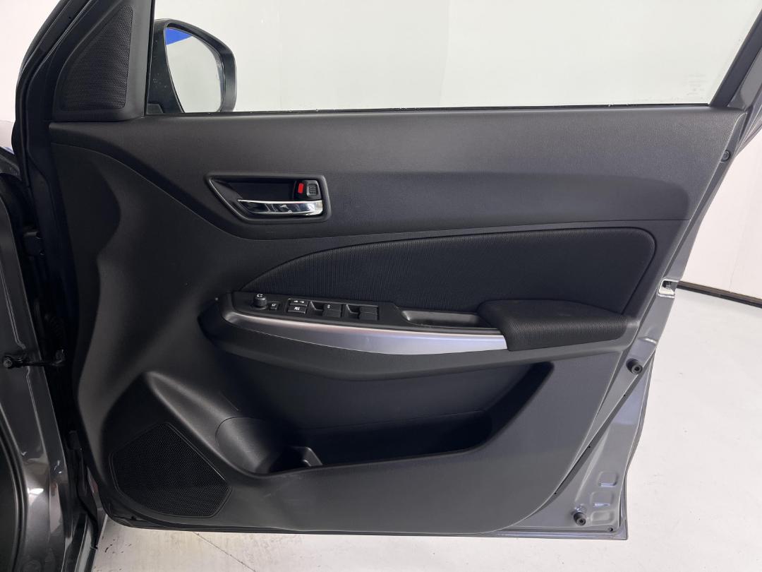 Photo '15' of Suzuki Swift Photo '15' of Suzuki Swift