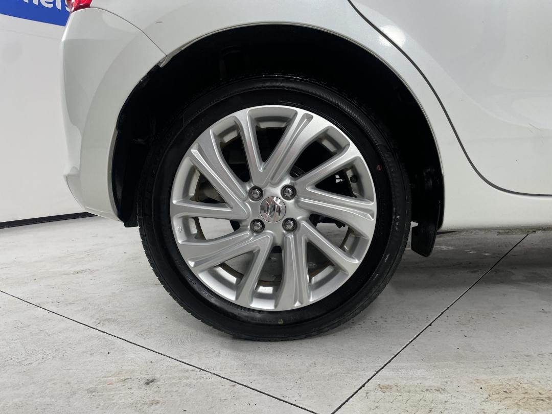 Photo '12' of Suzuki Swift