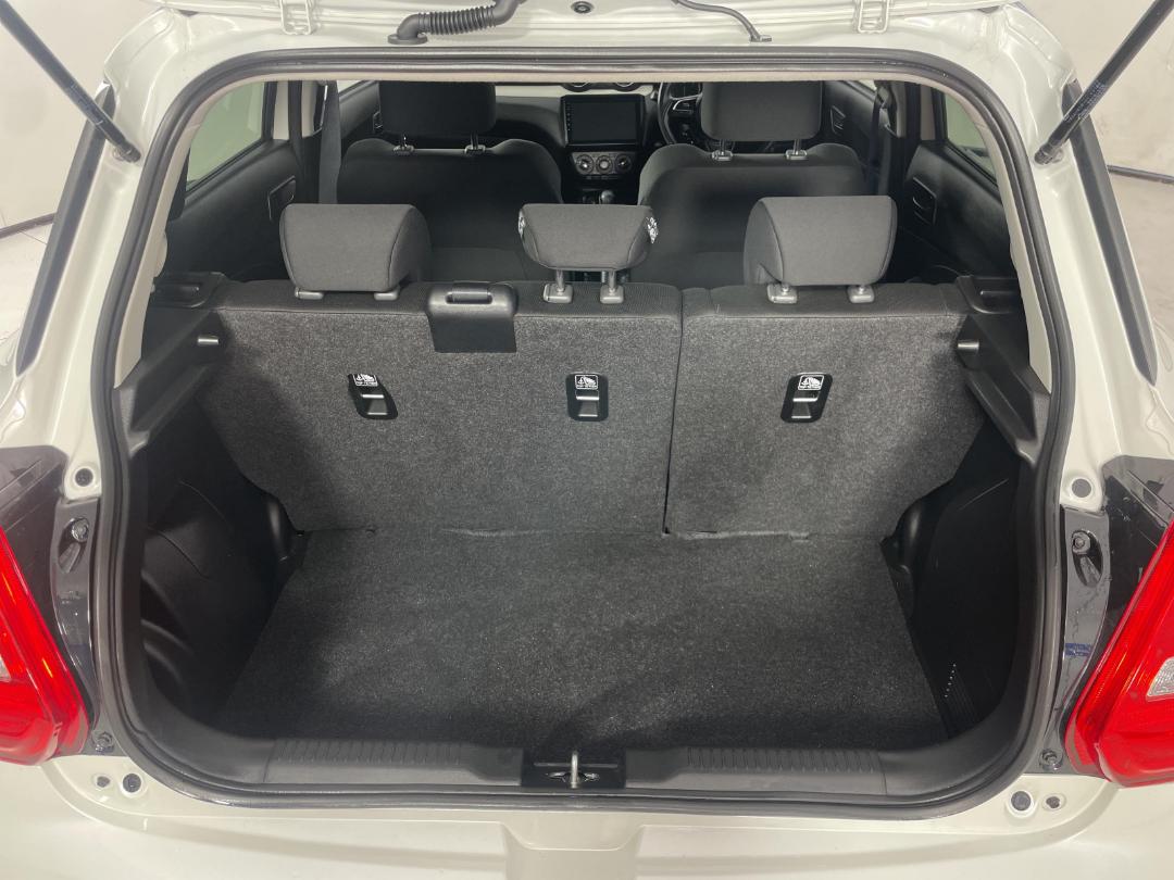 Photo '14' of Suzuki Swift