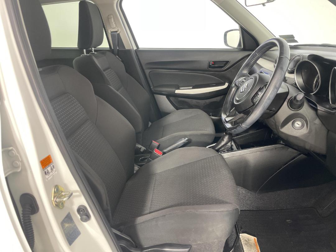 Photo '16' of Suzuki Swift