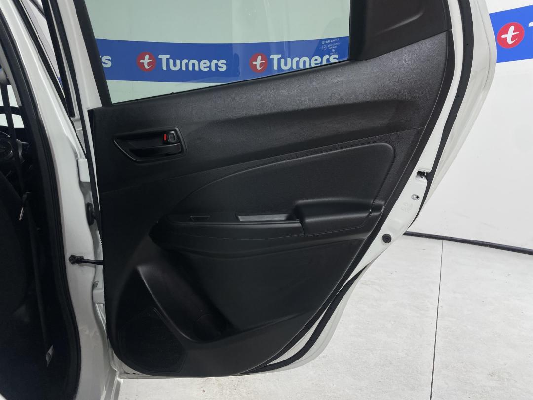 Photo '19' of Suzuki Swift