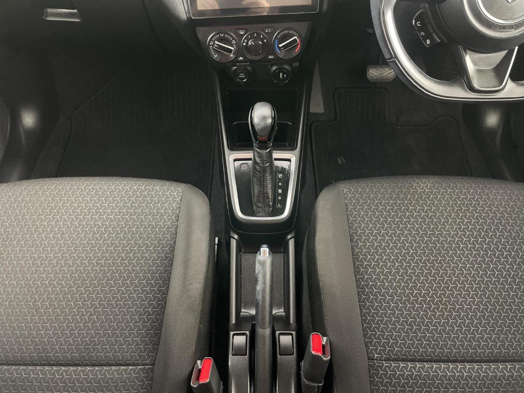 Photo '18' of Suzuki Swift