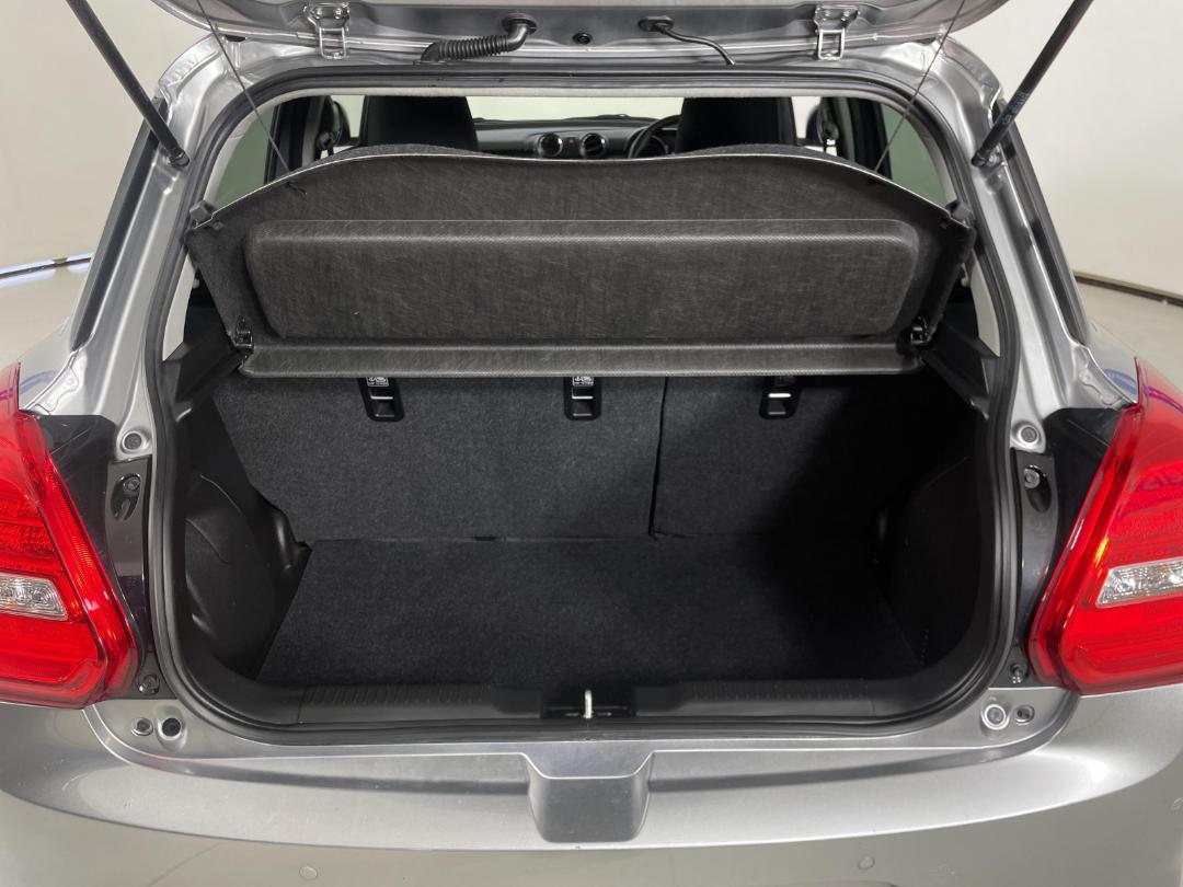 Photo '14' of Suzuki Swift Photo '14' of Suzuki Swift