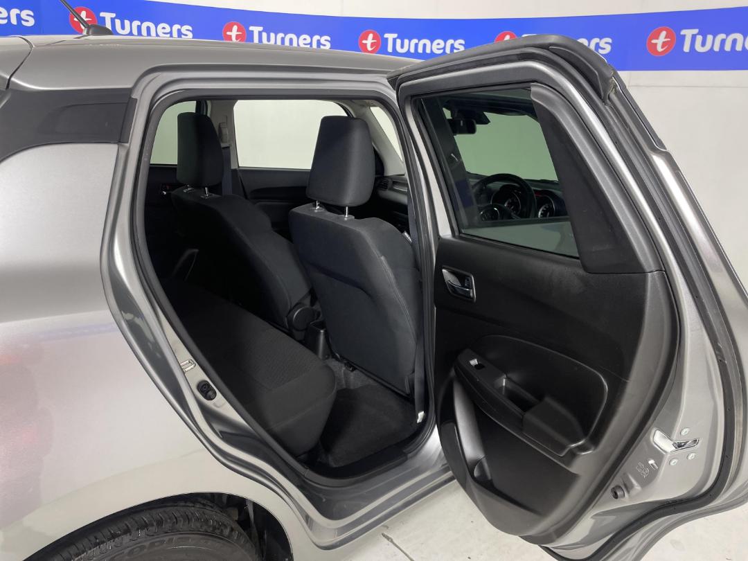 Photo '19' of Suzuki Swift Photo '19' of Suzuki Swift