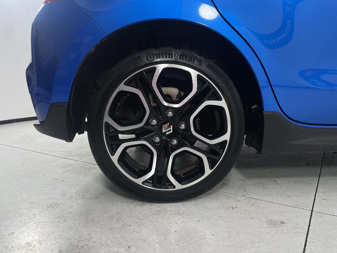 Photo '12' of Suzuki Swift