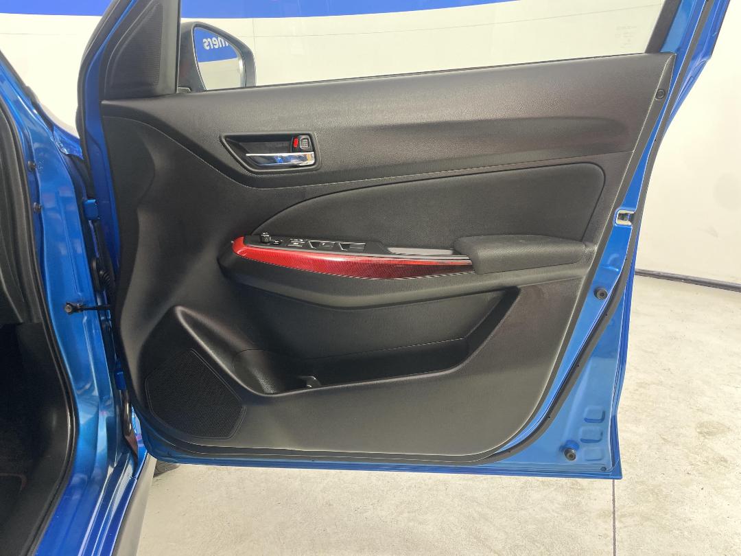 Photo '15' of Suzuki Swift