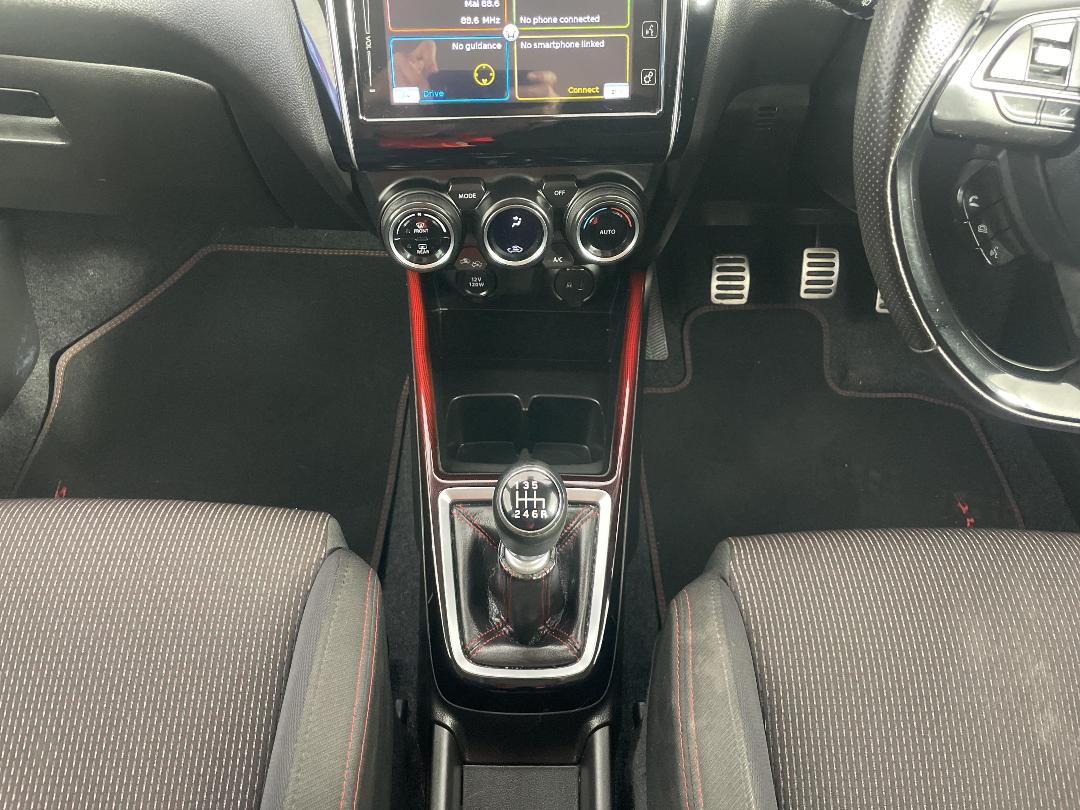 Photo '18' of Suzuki Swift