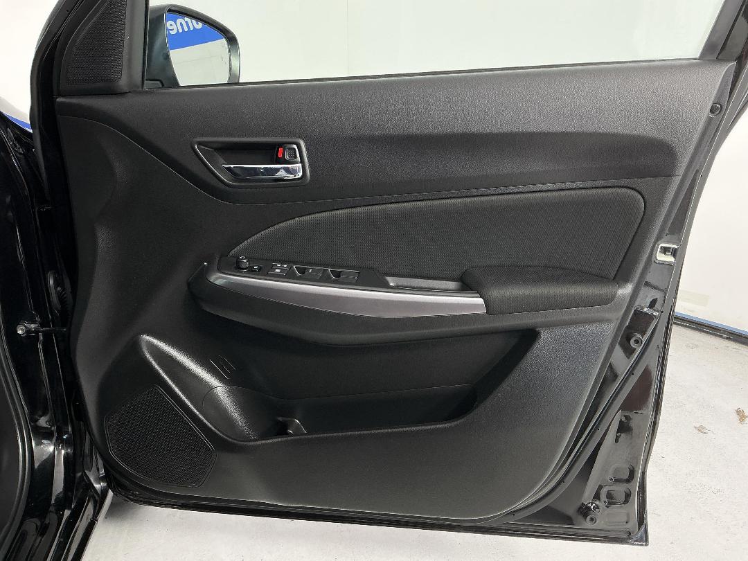 Photo '15' of Suzuki Swift