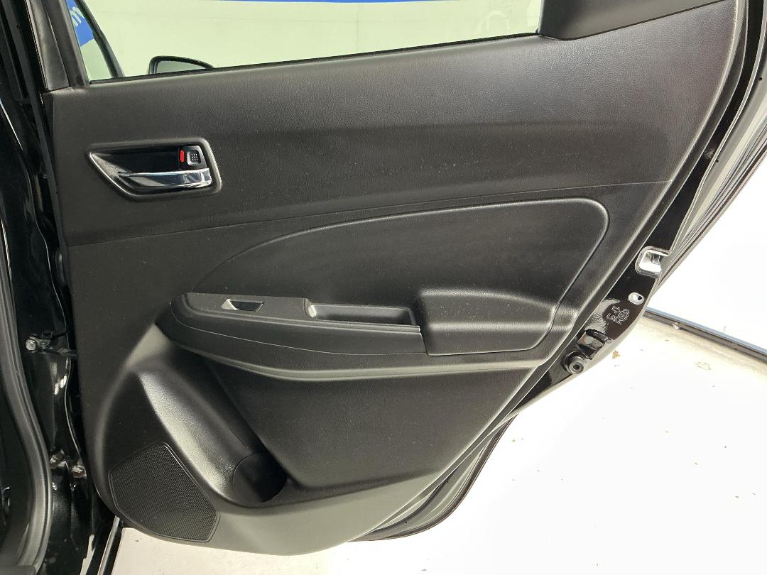 Photo '19' of Suzuki Swift