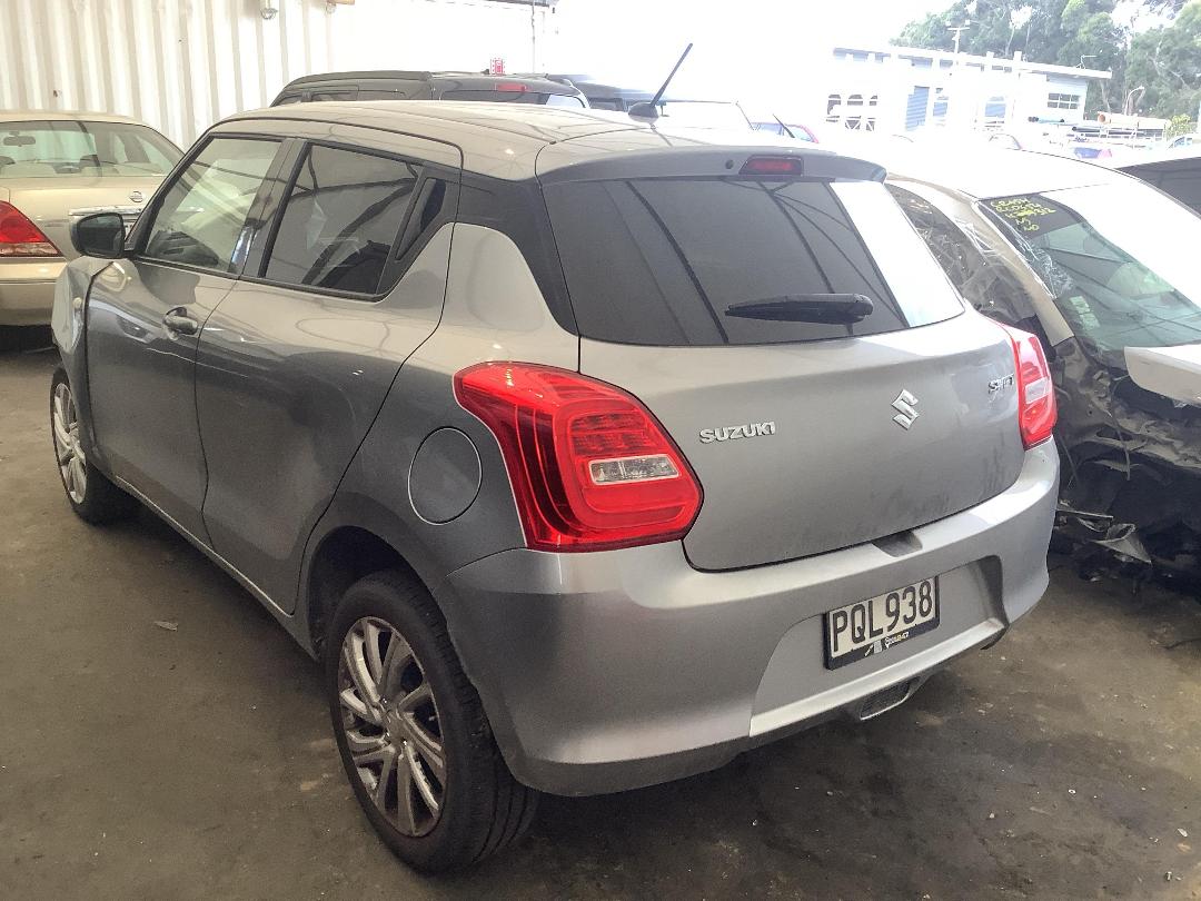 Photo '7' of Suzuki Swift GL Photo '7' of Suzuki Swift GL