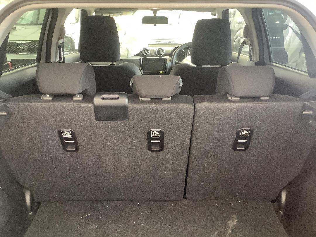 Photo '10' of Suzuki Swift GL Photo '10' of Suzuki Swift GL