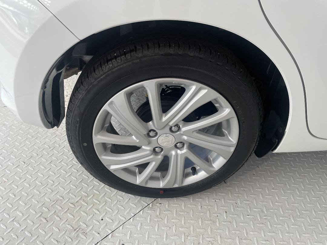 Photo '12' of Suzuki Swift Photo '12' of Suzuki Swift