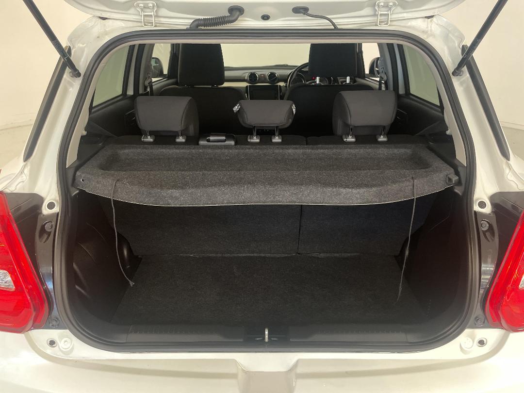 Photo '14' of Suzuki Swift Photo '14' of Suzuki Swift