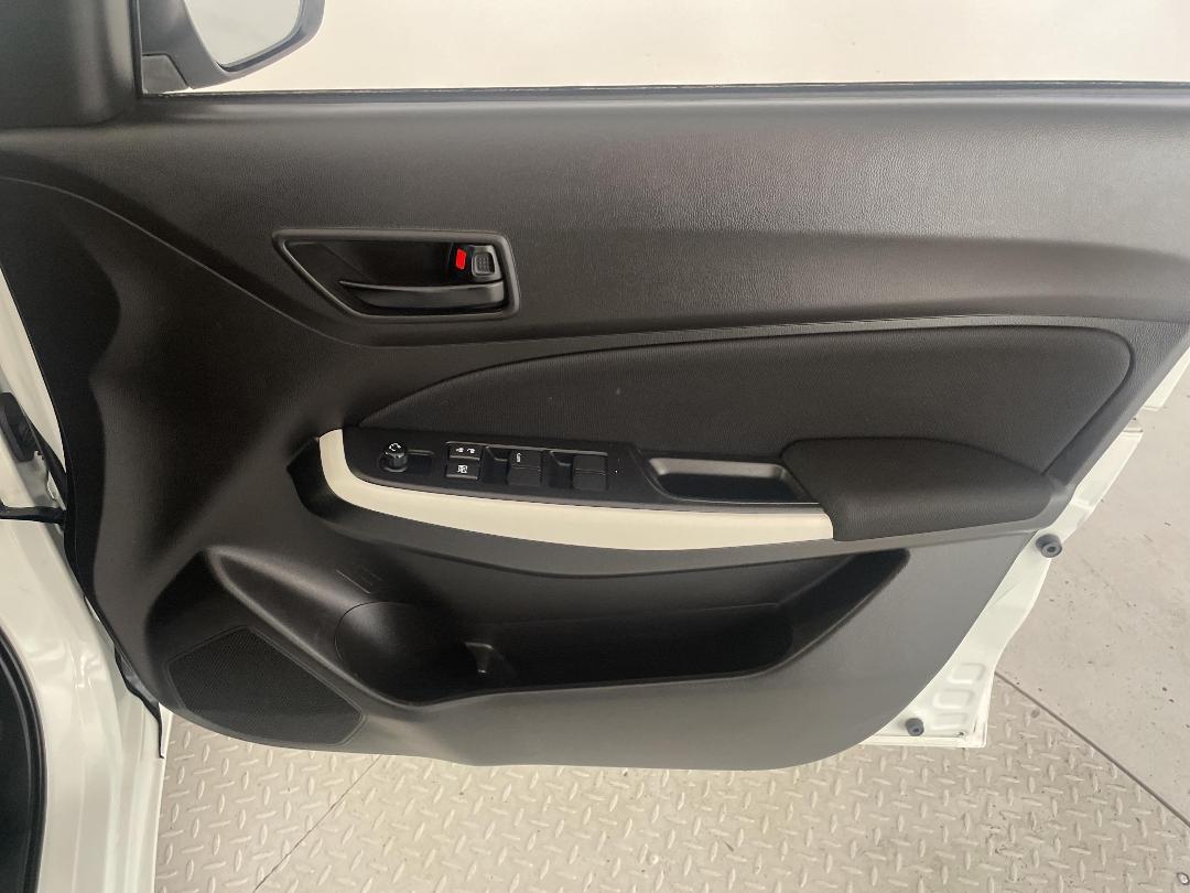 Photo '15' of Suzuki Swift Photo '15' of Suzuki Swift