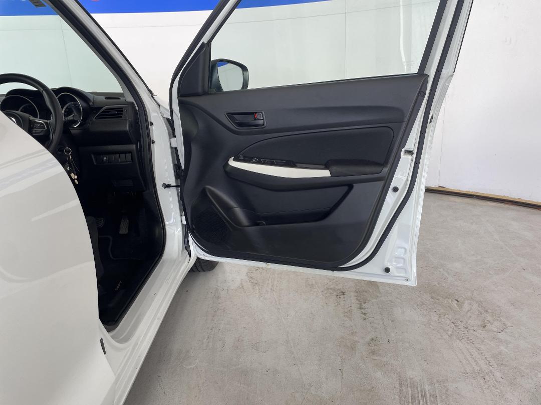 Photo '15' of Suzuki Swift