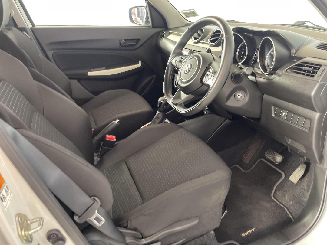 Photo '16' of Suzuki Swift