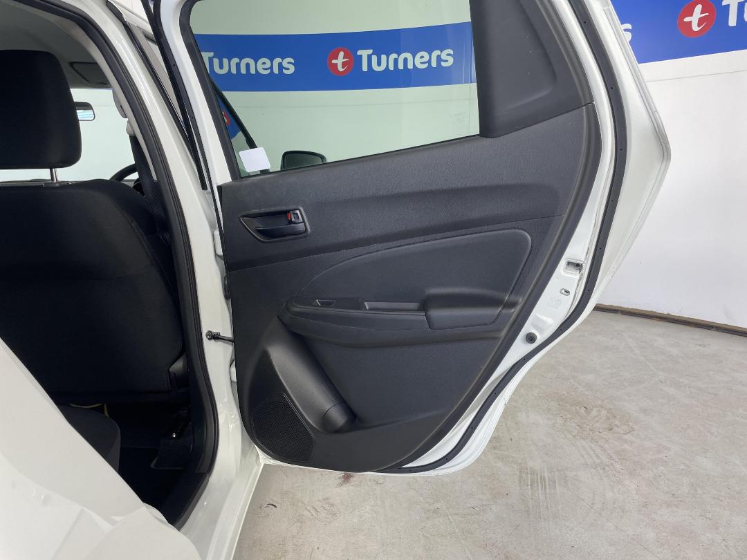 Photo '19' of Suzuki Swift