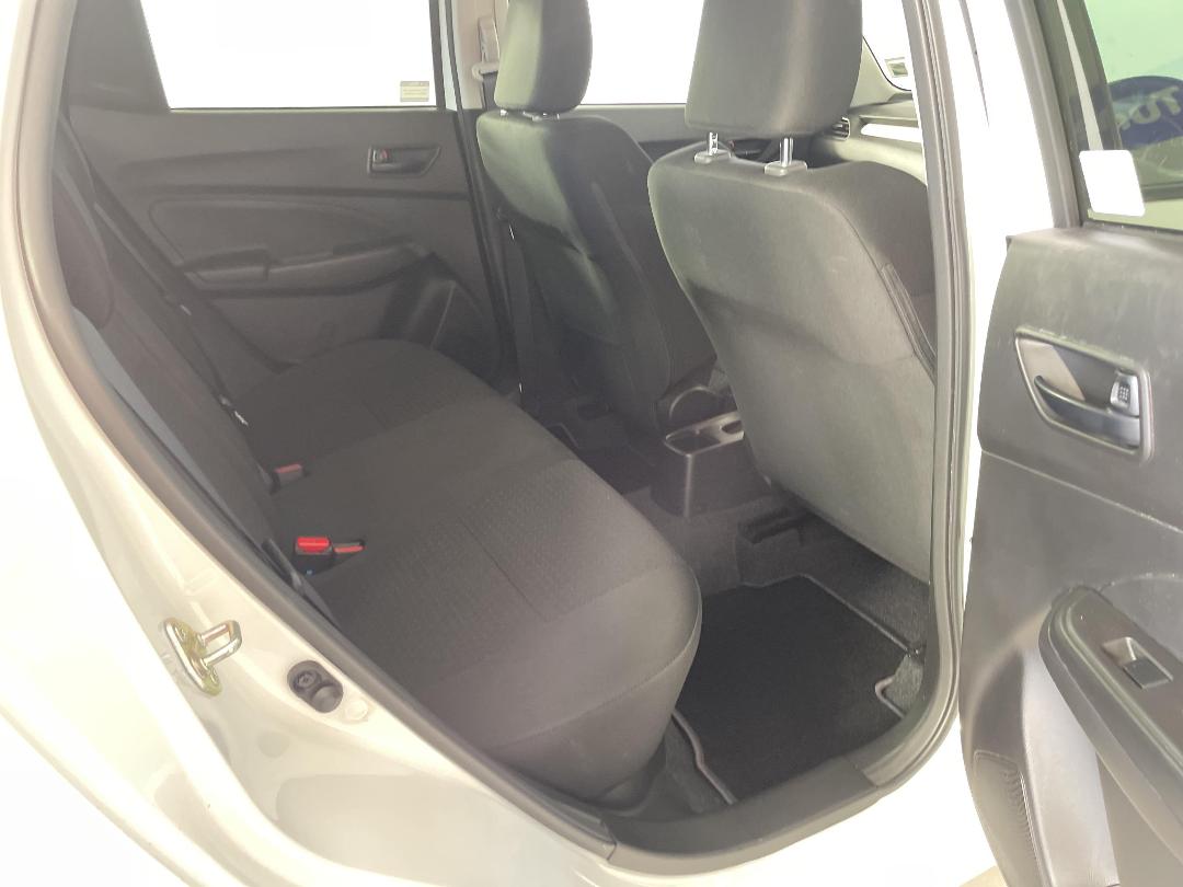 Photo '20' of Suzuki Swift