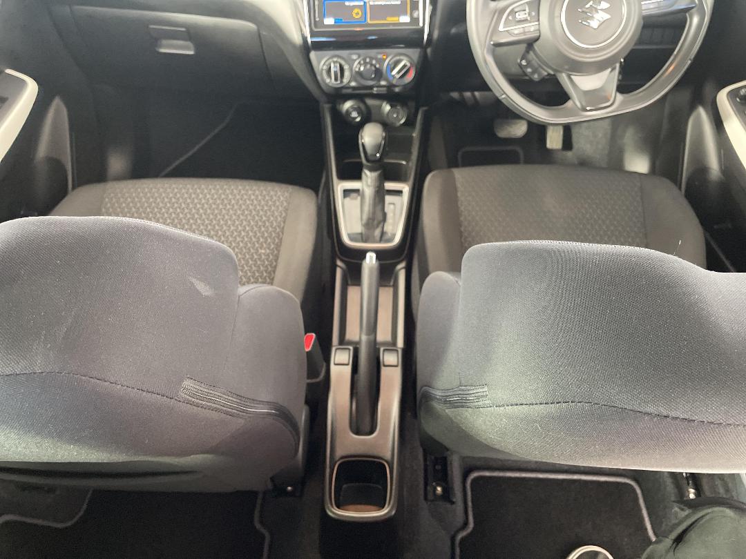 Photo '18' of Suzuki Swift