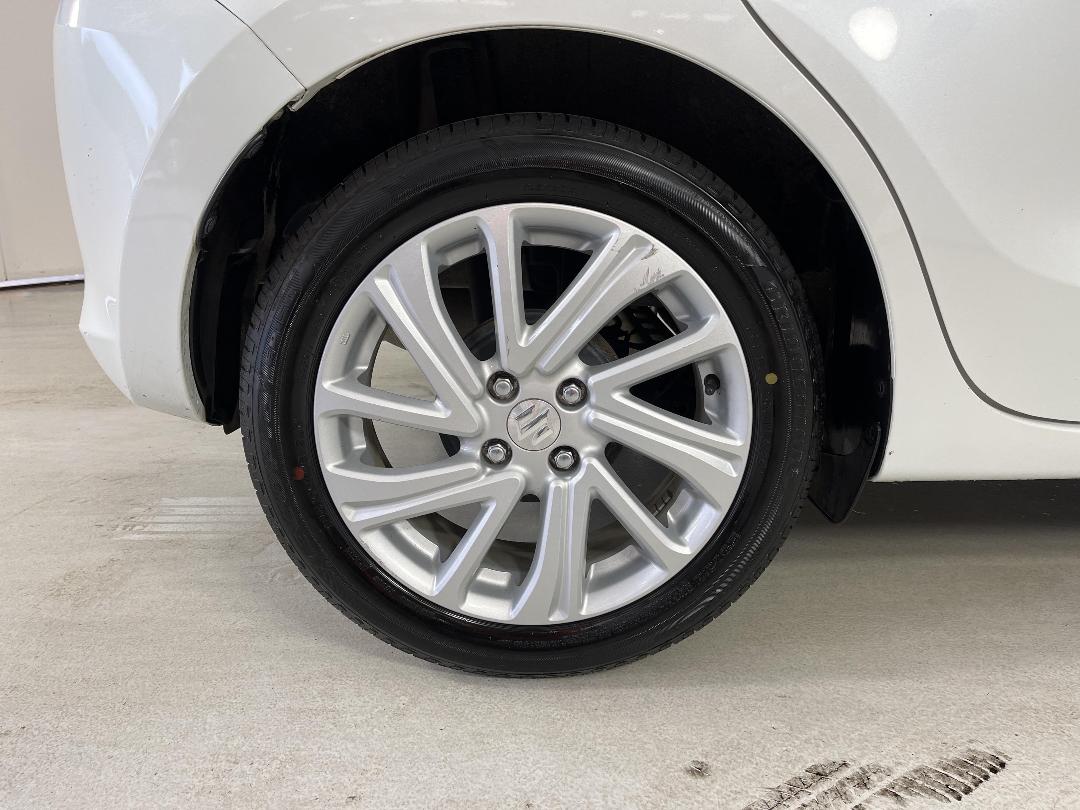 Photo '12' of Suzuki Swift