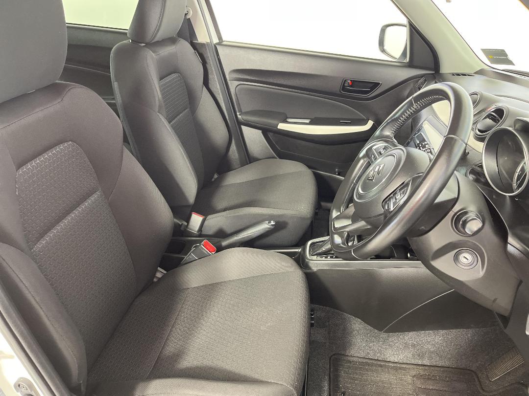 Photo '16' of Suzuki Swift