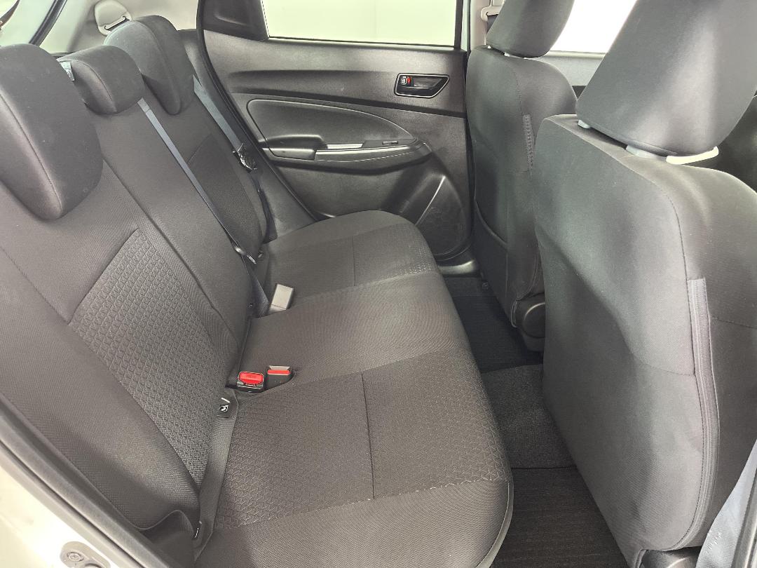 Photo '20' of Suzuki Swift