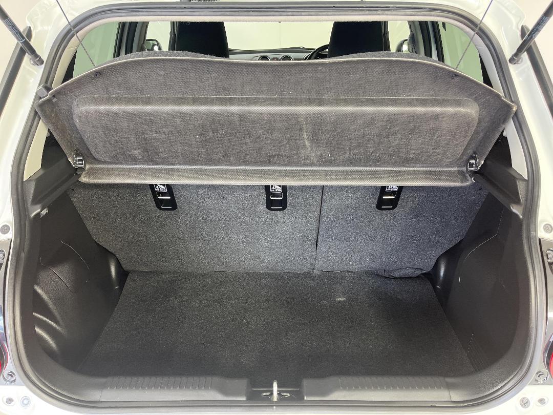 Photo '14' of Suzuki Swift