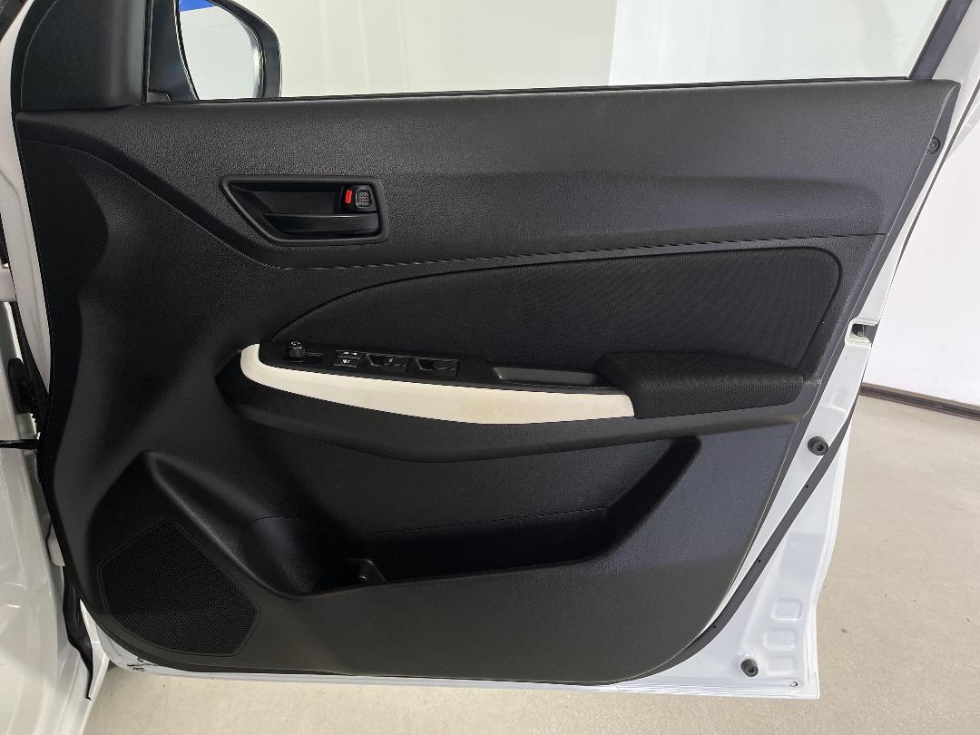 Photo '15' of Suzuki Swift