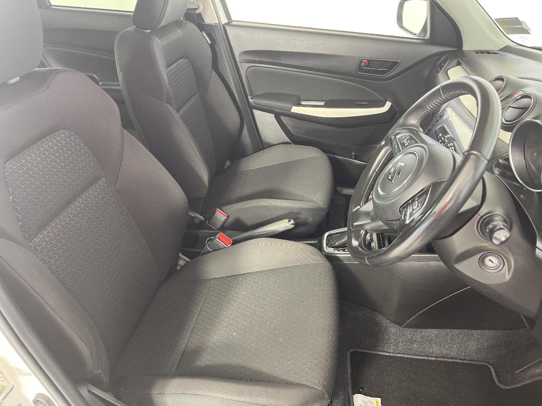 Photo '16' of Suzuki Swift