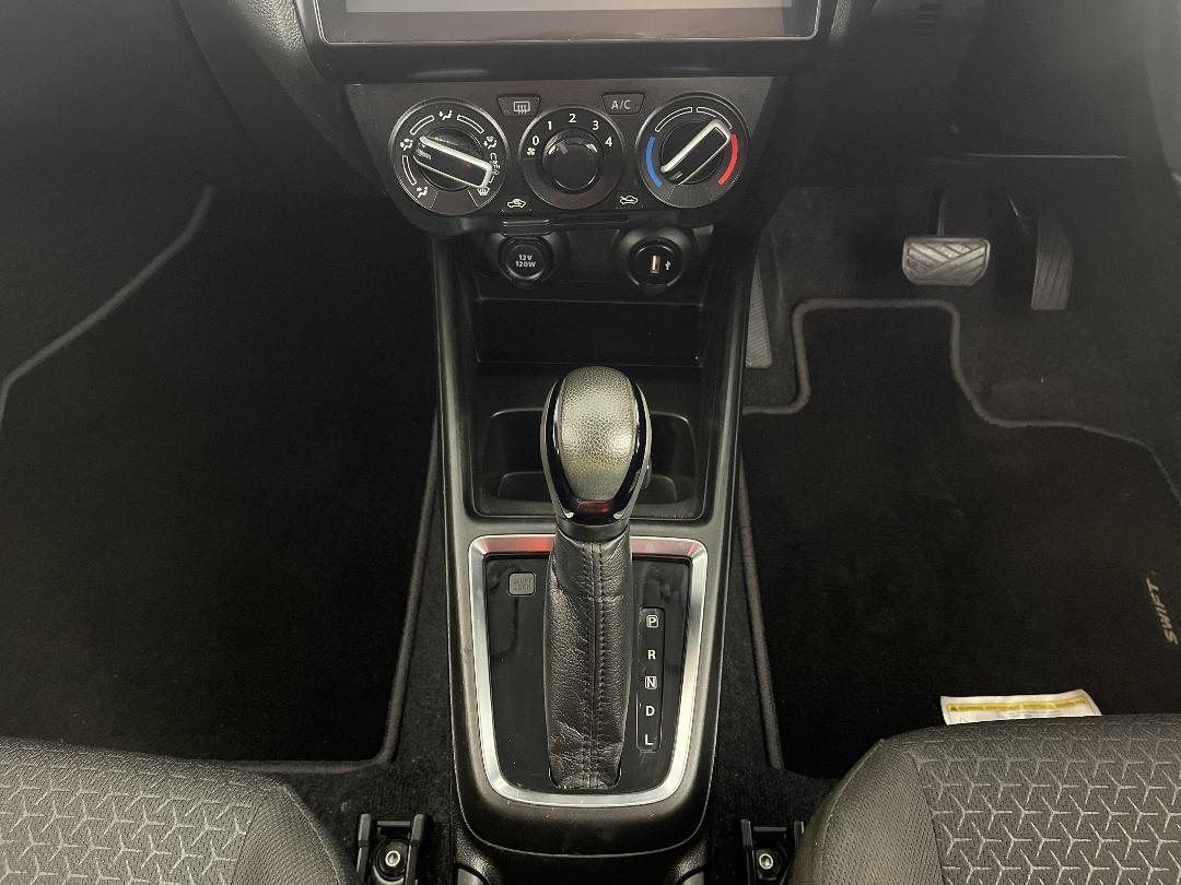 Photo '18' of Suzuki Swift