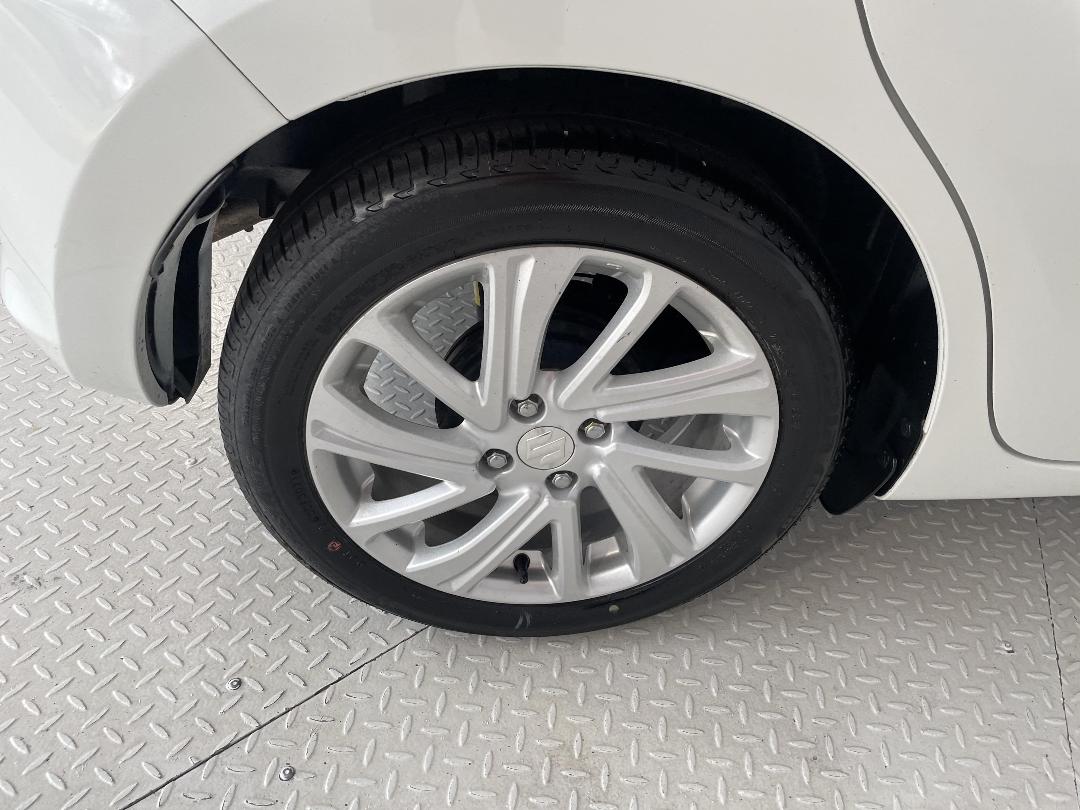 Photo '12' of Suzuki Swift